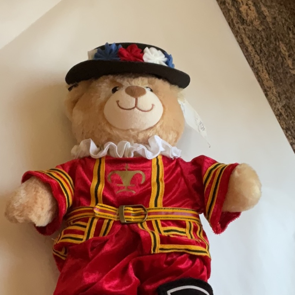 Build a Bear ROYAL COURTIER BEAR with extensive costume
